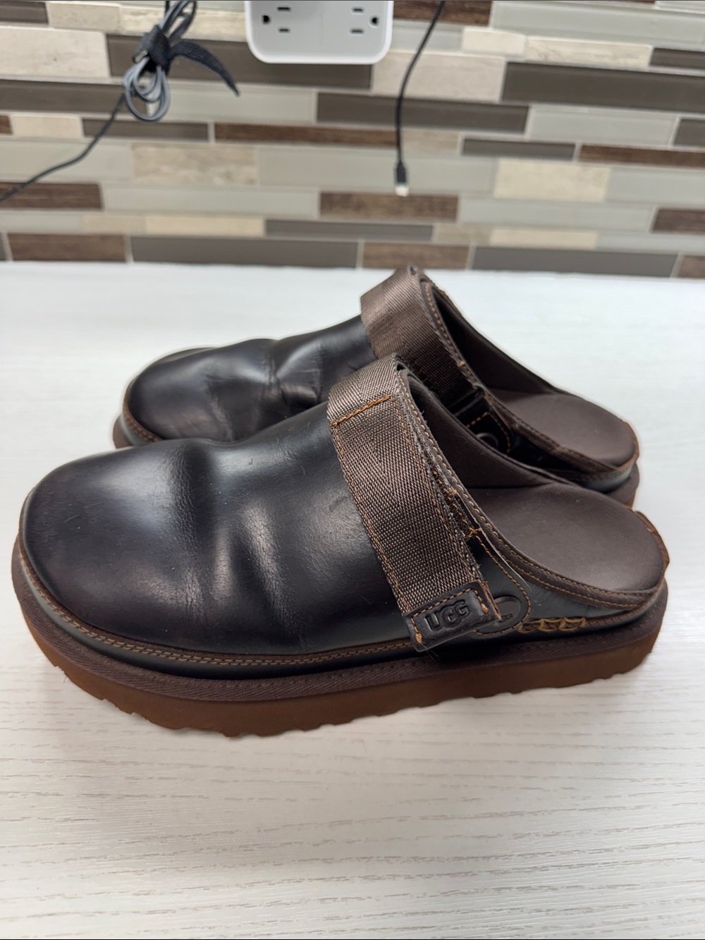 UGG Leather Goldenstar Slingback Clog with Brown Sole size 8